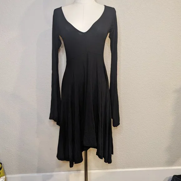 【HUGYOURSKIN】Angel Patch Reglan Dress in Black Charcoal MUSINSA公式 | HUG YOUR SKIN Angel Patch Raglan Dress (Black